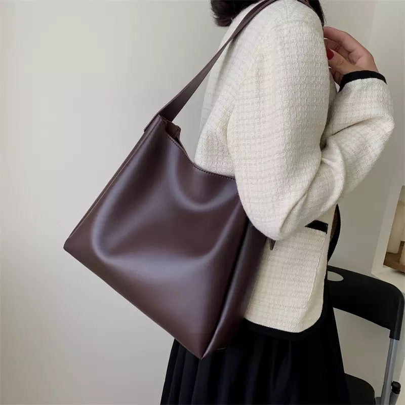 BELLA - SPACIOUS BAG - Elle Melbourne