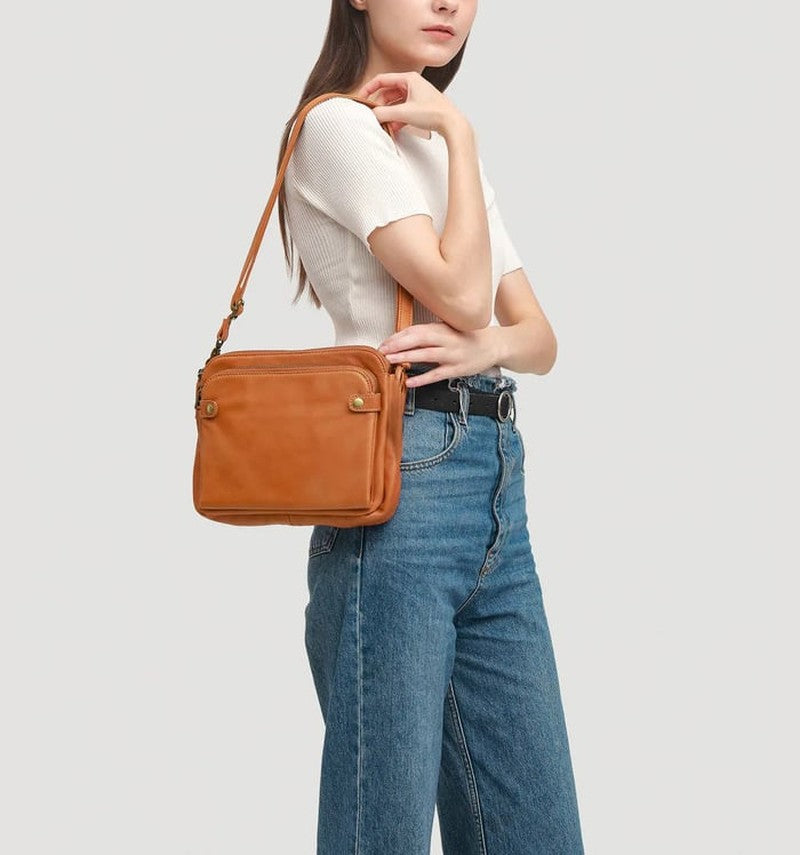 Lily Melbourne Daisy - Chic leather handbag with smart storage and premium craftsmanship