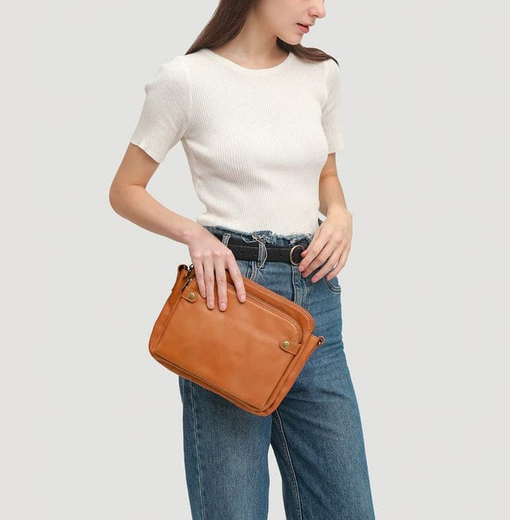 Lily Melbourne Daisy - Chic leather handbag with smart storage and premium craftsmanship