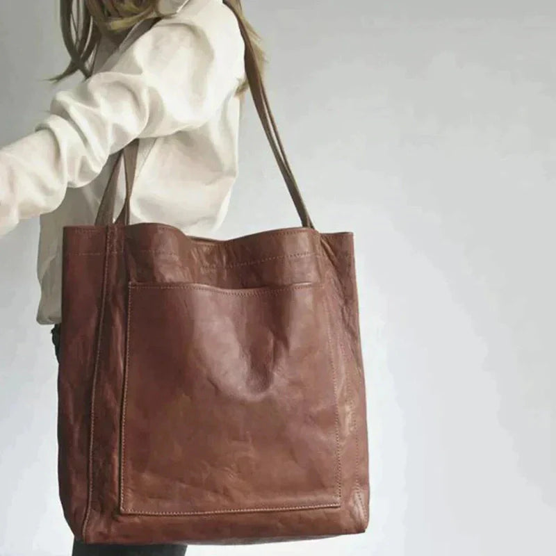 Lily Melbourne Ilse - Chic leather bag with spacious compartments and adjustable strap