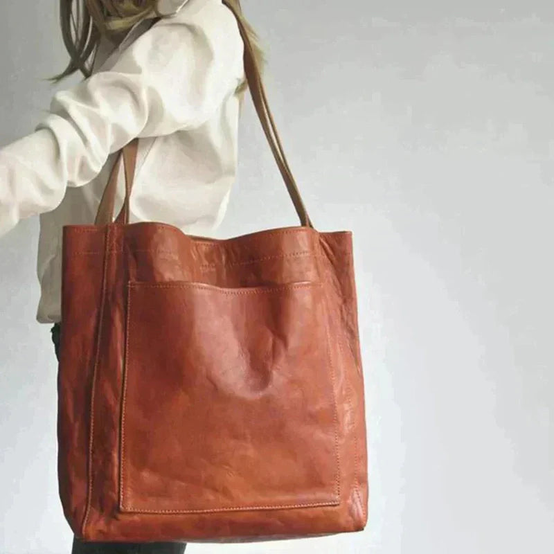 Lily Melbourne Ilse - Chic leather bag with spacious compartments and adjustable strap